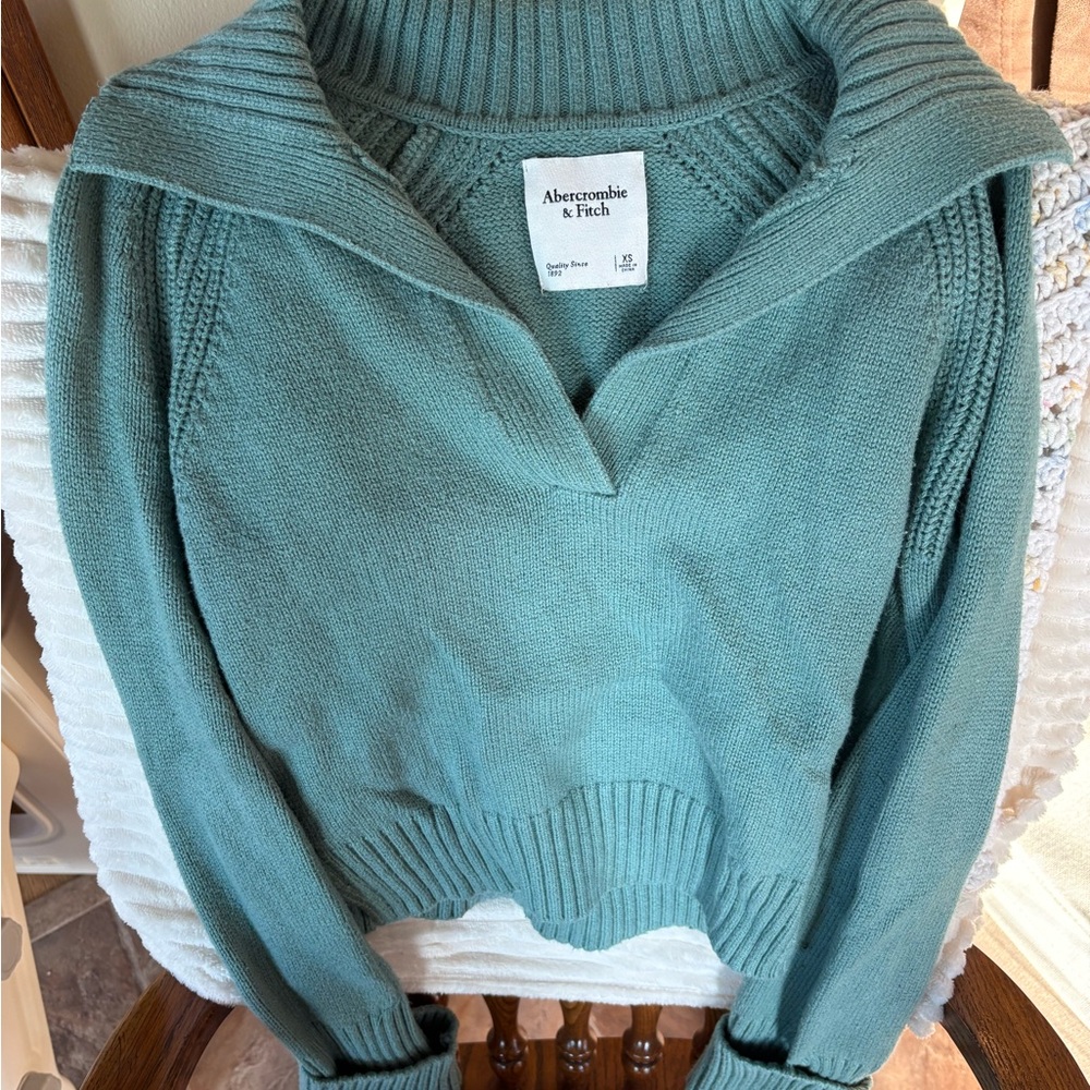 Abercrombie & Fitch Women's Teal V-Neck Sweater